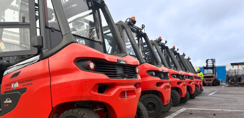 6 Linde E45 op een zij