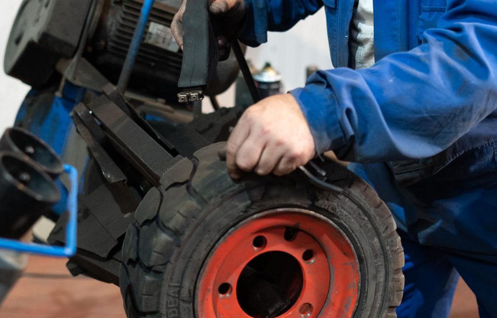 Bandenservice - opsnijden van band