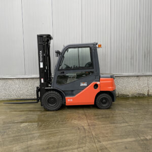 Toyota Tonero 02-8FGF25 Diesel heftruck met cabine